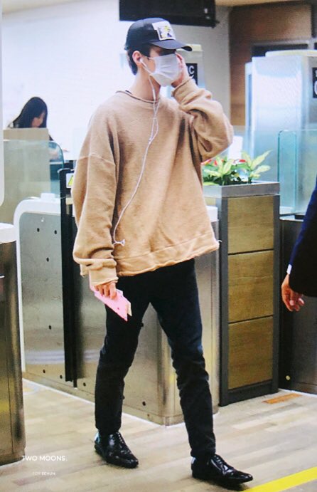 Sehun with oversized clothes >>>>> @weareoneEXO  #SEHUN    #세훈  