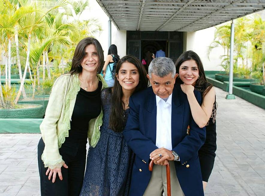 Esposa del General Vivas alerta sobre posible atentado de Maduro para "acabar" con su esposo pradosdeleste.comunicas.org/2020/07/21/esp…