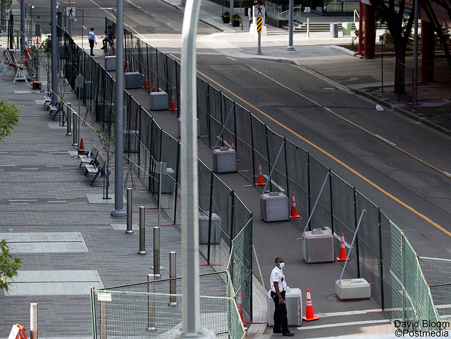 davidbloomphoto's tweet photo. A fenced off pedestrian corridor has been set up in the #yeg Ice District, near 103 Avenue and 102 Street, as part of the NHL Hub City #HockeyBubble https://t.co/T4XiyHZfnc
