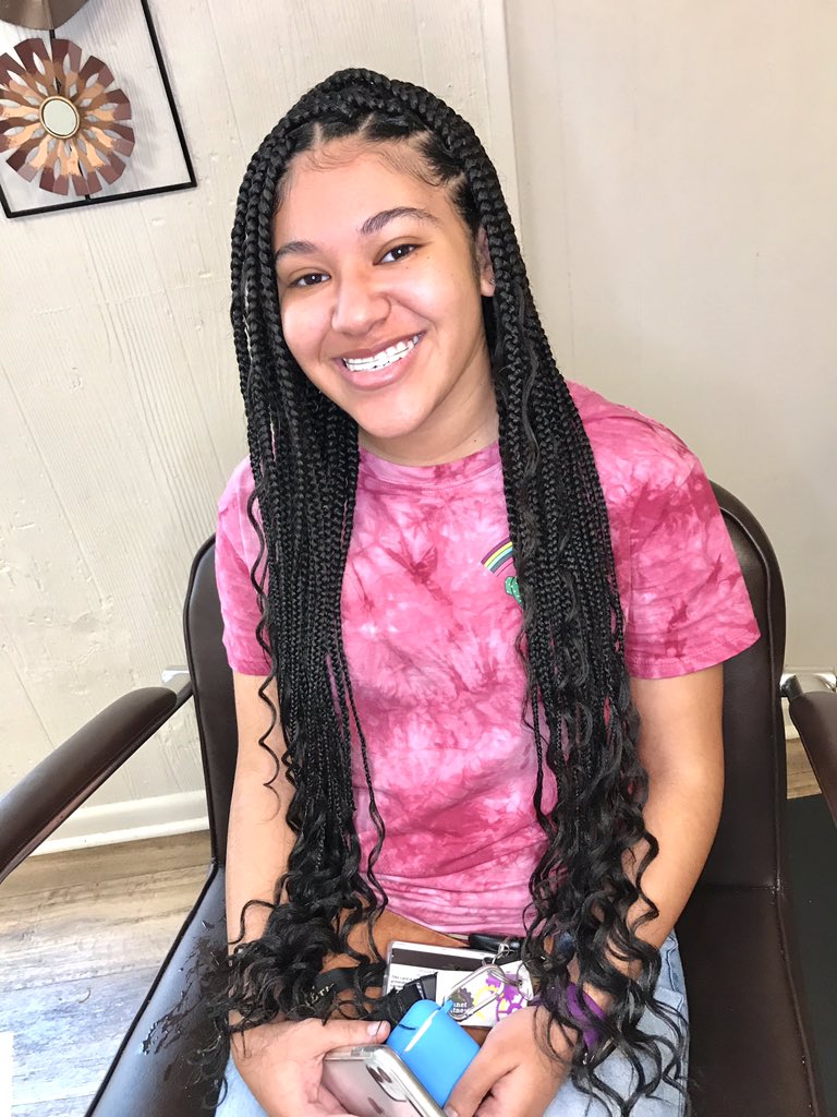 realbrittanyni's tweet photo. @ROBYNwiththeY Hey ! I’m Brittany . Located on campus #UNCP and in Lumberton. I am a Natural Hair Care Specialist🦋 . Instagram : Brittanynicole.styles 
Check me out for you hair care needs 🤍 https://t.co/YPrUHLJfa6