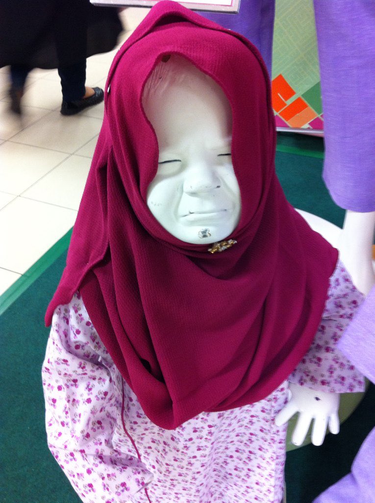 goolergula's tweet photo. Kenapa sedih ni? Mak mana? https://t.co/mVQRwl6aqt