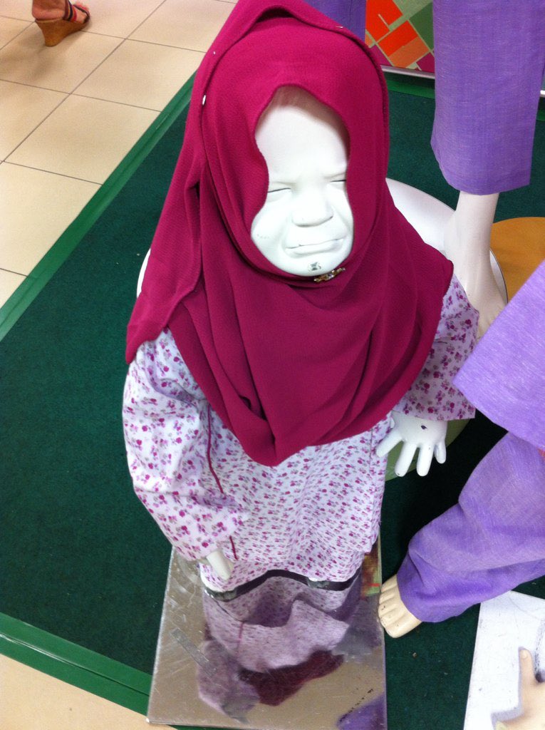 goolergula's tweet photo. Kenapa sedih ni? Mak mana? https://t.co/mVQRwl6aqt