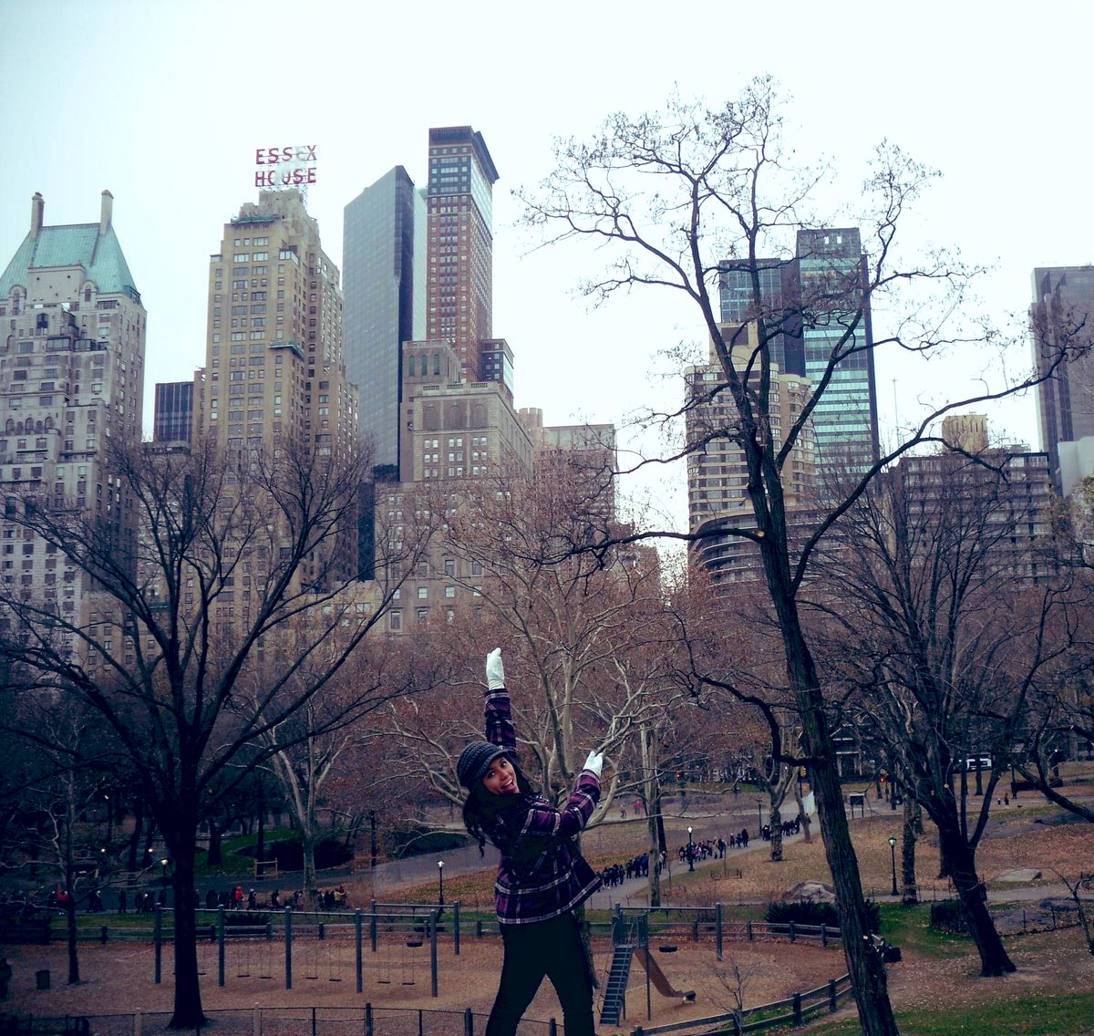 PamChMD's tweet photo. 10 years ago I came to the US for the first time as part of a work-travel experience and was able to learn English...and decided I wanted to practice medicine here. I just looked at this pic now and reminded myself I should never loose the spark!..πβπ»#womaninmed #peruvianMD β€οΈ https://t.co/kkIbOmvB2h