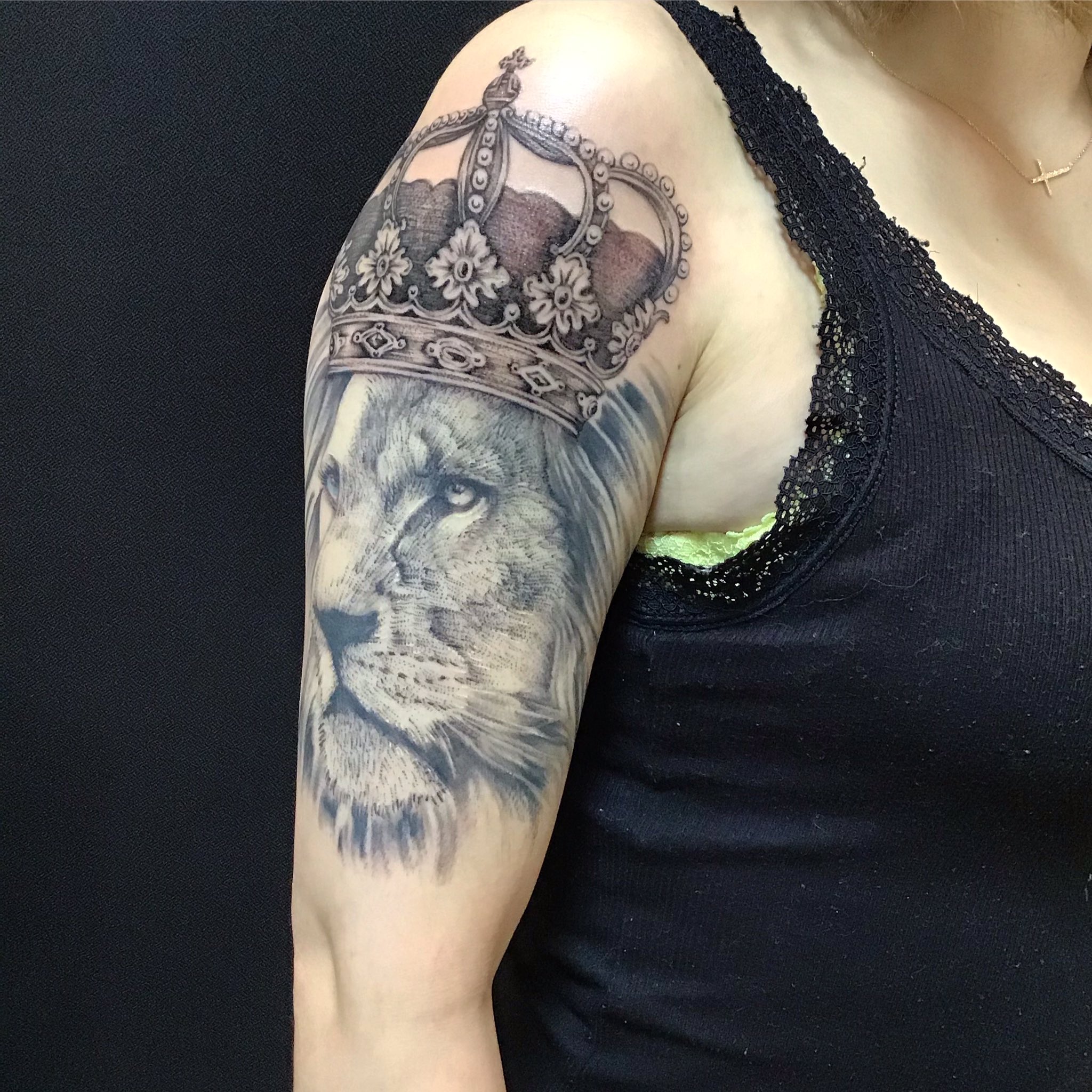新宿タトゥー Fox Gate Tattoo V Twitter 腕 ライオン 王冠のタトゥー By 正彩 7月21日本日も営業中 和彫りからワンポイント B Gまで幅広く対応のタトゥースタジオ 東京新宿fox Gate Tattoo 新宿駅徒歩7分 個室ブース完備 その他 作品はコチラ 新宿タトゥー Fox Gate Tattoo V Twitter 腕 ライオン 王冠のタトゥー By 正彩 7月21日本日も営業中 和彫りからワンポイント B Gまで幅広く対応のタトゥースタジオ 東京新宿fox Gate Tattoo 新宿駅徒歩7分 個室ブース完備 その他 作品はコチラ