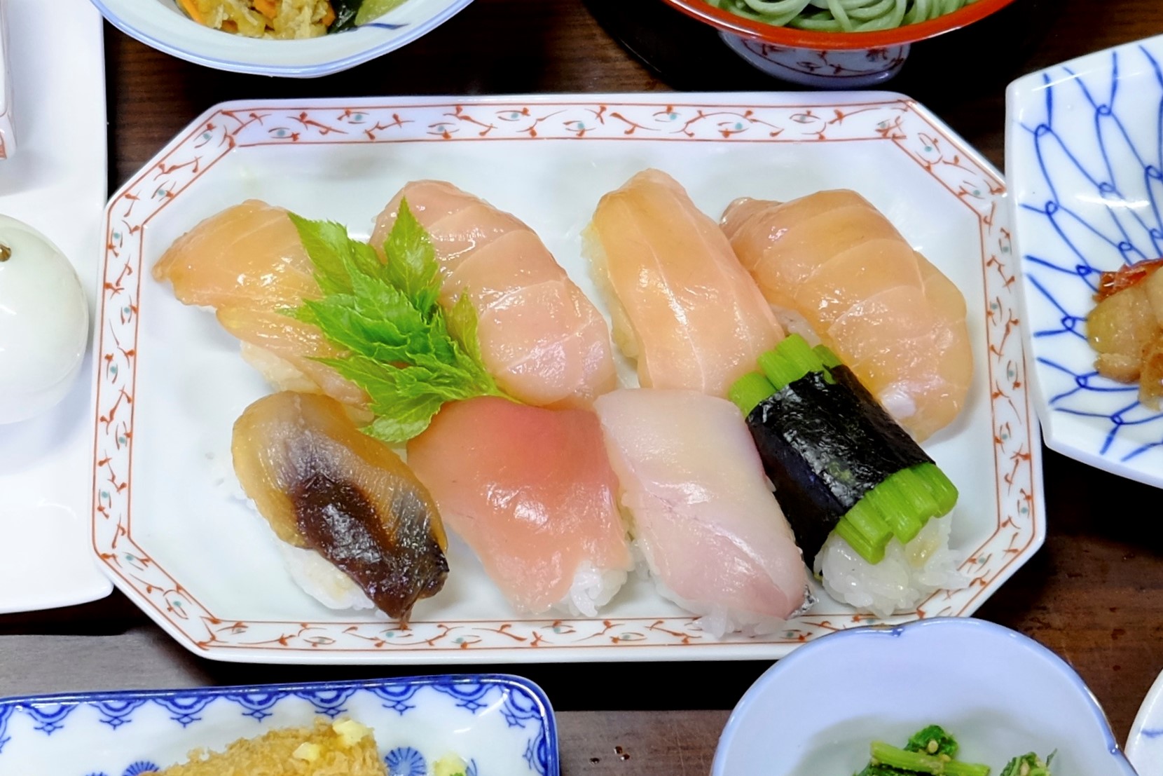 八丈島観光協会 楽しみながら応援 八丈島の名物おかみ えいこば とオンライン昼飲み 島寿司づくり オンラインで島料理体験 えいこば と一緒に 島寿司 を作って楽しみませんか ぜひご参加ください 8 1 土 12 00 14 00 T Co