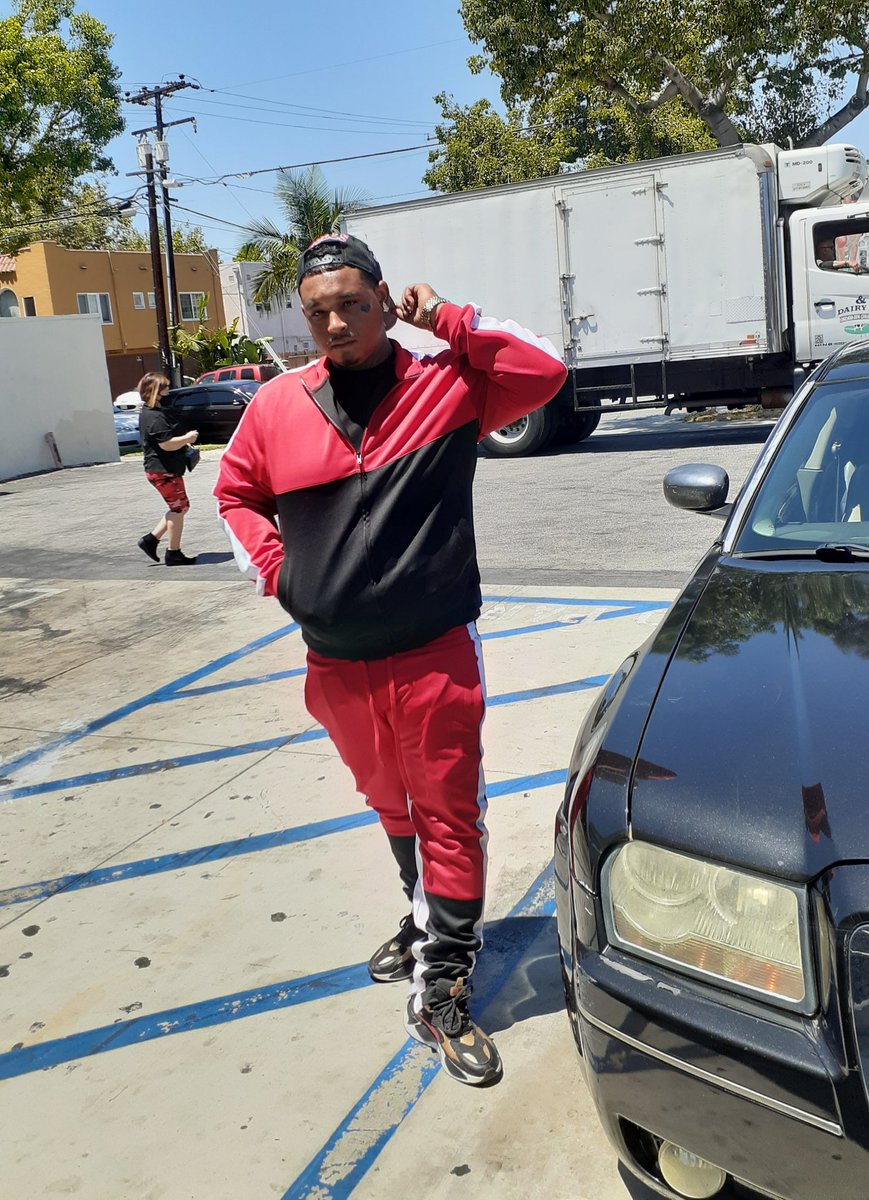 Flip_Dollaz's tweet photo. 💔💰 #VisualComingSoon #music #hiphop #LosAngeles #LARapper #SouthCentral #LasVegas #Paradise #Arizona #catalinaisland #fmb CLICC LINC IN BIO ❗❗❗❗ https://t.co/x5KDGOYiUH