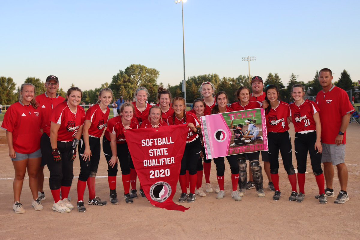 AlgonaBulldog's tweet photo. Algona beats Crestwood 2-0 to punch their ticket to state! Happy for all these girls! See you all in Fort Dodge next week! https://t.co/LkV6dnj1Cg