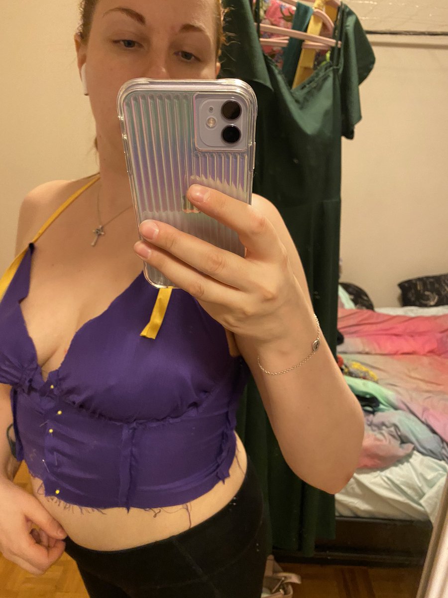 So I tried it with both the underwire (L) and no underwire (R), and I decided that the underwire exploded just a little too much of me. However from adding in all that extra fabric the cups fit much better now.