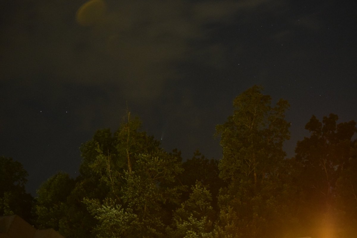 WM_MikeMurphy's tweet photo. Finally got some pics of #cometNEOWISE from my light polluted neighborhood!  Still need to learn how to touch up the photos but I’m happy as a first try!! @shanilv @BeckePhysics @Chesapecten https://t.co/UA2sR67sMy
