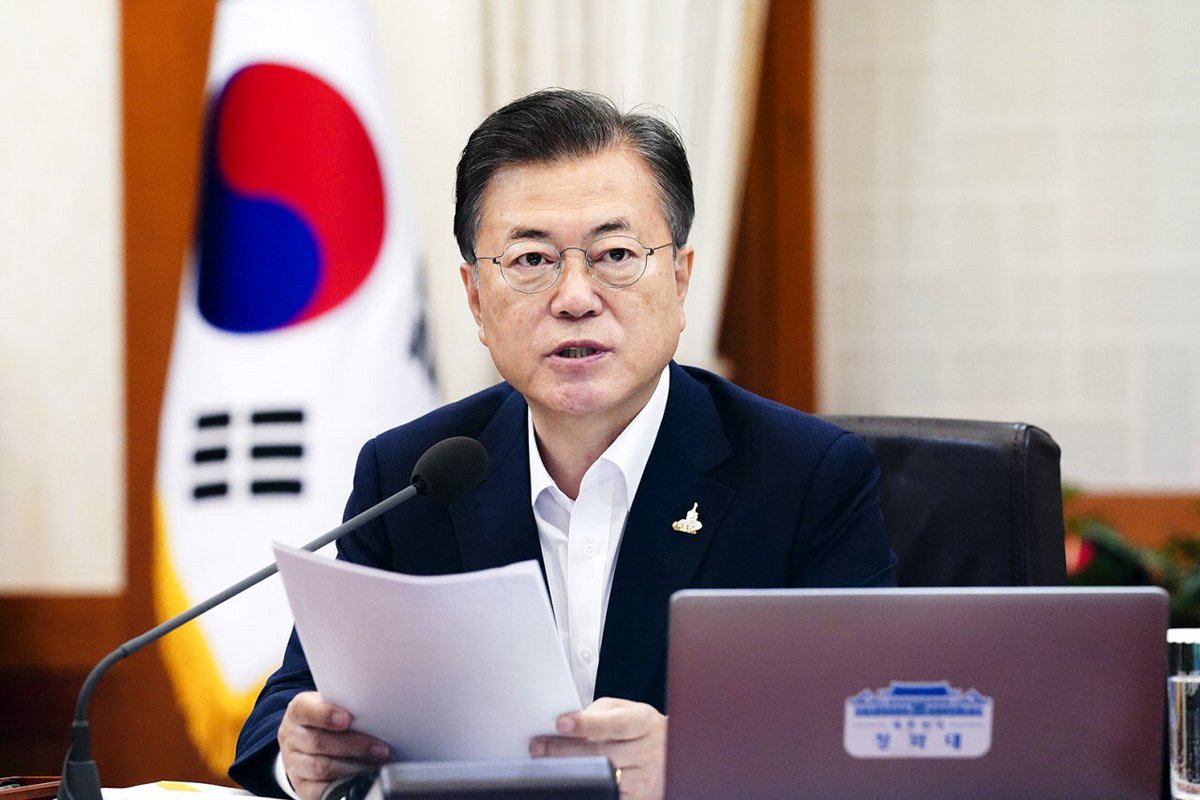 moonriver365's tweet photo. <제37회 국무회의>

한국판 뉴딜의 핵심 투자처가 
지역입니다. 
정부가 직접적으로 투입하는 
114조 원의 재정 대부분이 
지역에 투자됩니다.

https://t.co/rgYAzDz7BW https://t.co/YTLkxnC7Fb