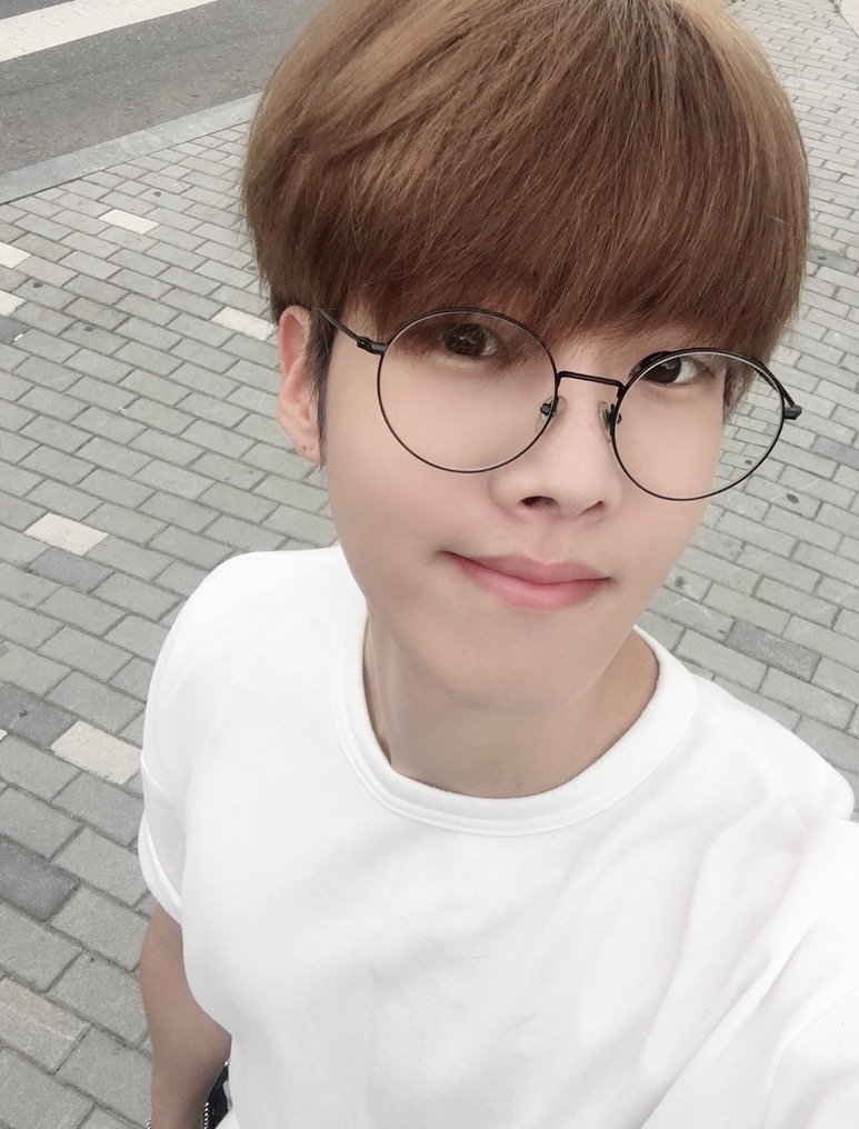 daeyeol- an angel, the one who takes cares of drunk friends at parties- willing to help with any of subject/class if needed- is a teaching assistant/grader for various classes- works mostly in his major’s building- probably a math or psychics major