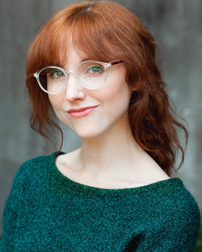 New glasses, who dis? 

It’s me, New Headshot, hey girl hi!
#janavandykeagency #actorheadshot