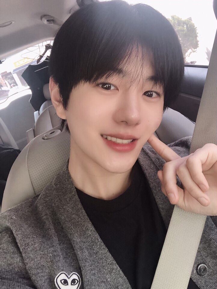 bomin- also well known on campus, as he's always getting the big college awards/scholarships- computer science major, minors in english- holds late night meetups/hangouts in his apartment/dorm- friendly with professors- studies well and has a decent sleeping schedule