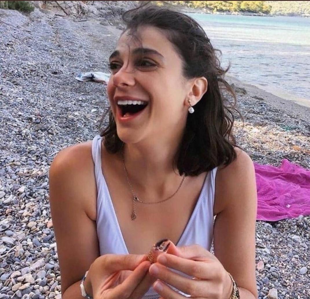 Ülke kocaman bir kadın mezarlığı.
#pinargultekin