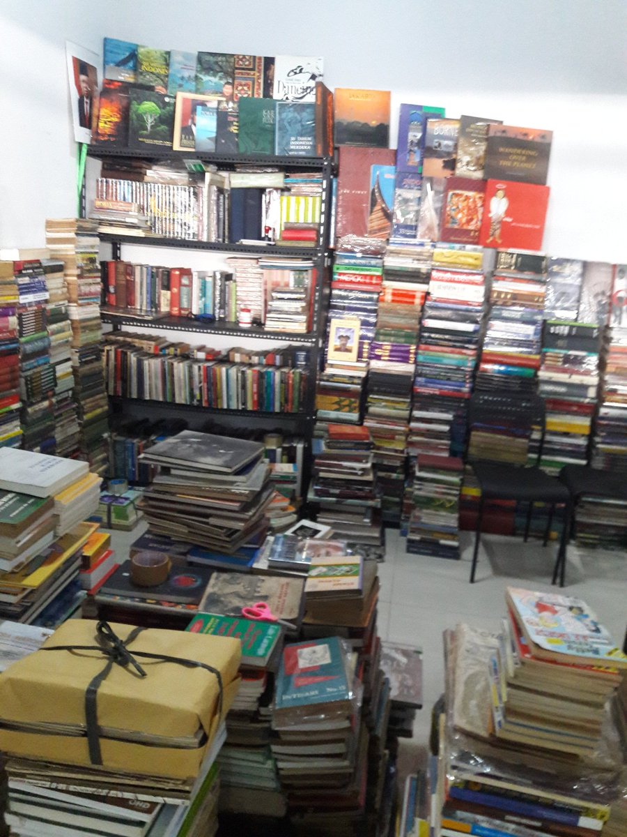 jasingabooks's tweet photo. Pasar kenari book stores https://t.co/Bcj3XKdzhd