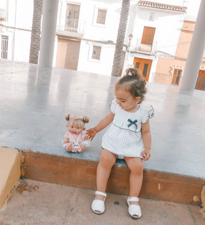 stellamiakids's tweet photo. Nos super encanta,  muchas gracias!! 
La pequeña Martina lleva un Jesusito + braguita de nuestra colección India, va guapísima!! 😍😍😍

#modainfantil #modaniñas #modababykids #fashion #modaespañola #niñas #modaverano #igersspain #rebajas #rebajas2020 https://t.co/ZixekmYzQC