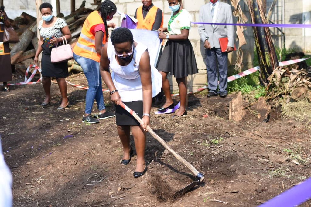 RNayenga's tweet photo. Yesterday under the Fitness and Nutrition (FAN), we planted mango, guava and other fruit trees at Canon Apollo Core Primary Teachers College in Kabarole. This was after doing ground breaking for a $43,000 grant that was received by the Rotary Club of Kabarole #DGRosettiVisits https://t.co/gsJumo6zN7