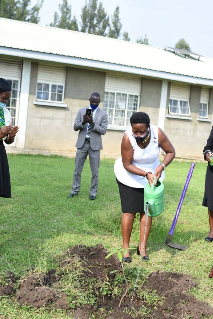 RNayenga's tweet photo. Yesterday under the Fitness and Nutrition (FAN), we planted mango, guava and other fruit trees at Canon Apollo Core Primary Teachers College in Kabarole. This was after doing ground breaking for a $43,000 grant that was received by the Rotary Club of Kabarole #DGRosettiVisits https://t.co/gsJumo6zN7