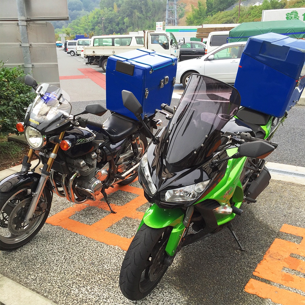 BikeBinJP's tweet photo. 名前：https://t.co/AyQe4GOX3M
性別：男女
創業：13年
身長：153〜179cm
住み：南堀江モン
愛車：色々
足つき：様々
好き：仕事
嫌い：暴風
一言：女性スタッフのアルバイトちゃんから年間走行距離7万kmオーバーの猛者まで在籍
#バイク乗りとして軽く自己紹介
#バイク乗りと繋がりたい 
#バイク女子 https://t.co/QHvAbhB3nx