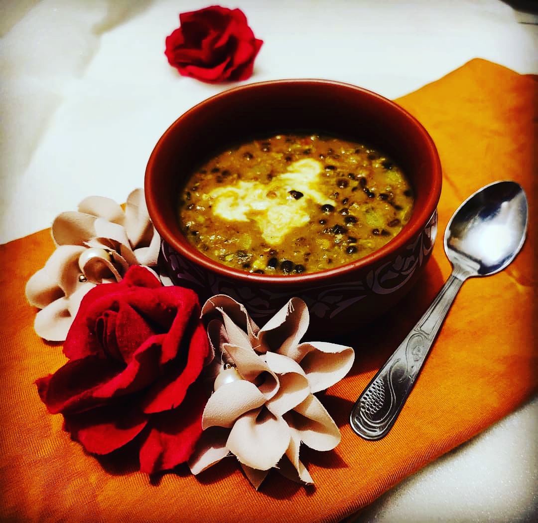 PandeyRizi's tweet photo. #daalmakhni today's lunch special Black dal Or dal makhni is on of my most favorite dish. It's rich, creamy and full of flavours usually served with roti, naan or basmati rice. happy monday everyone @dilfoodie_official 
#daal #daalchawal #favrouite #punjabifood #punjabspecial https://t.co/7KbDy1m3FF