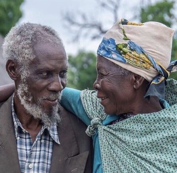 zamagembe's tweet photo. Only a black parent will buy you clothes, feed you n take you to school with a salary of R1 500 or even less n still able to put a smile on their face.

Asibonge bazali..❤❤ https://t.co/nQYeVud7lU