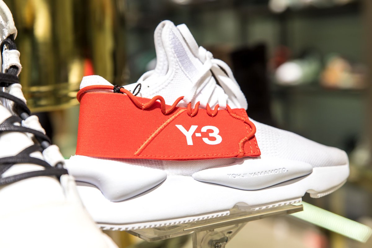 NelsonMandelaSq's tweet photo. Do you prefer a classic sneaker in muted yet impressive tones or a bold silhouette that steals the show? Which @palazzopittiza speaks to you?
#CreateTomorrow #ShapeTomorrowTogether https://t.co/X4jBJcUGnQ