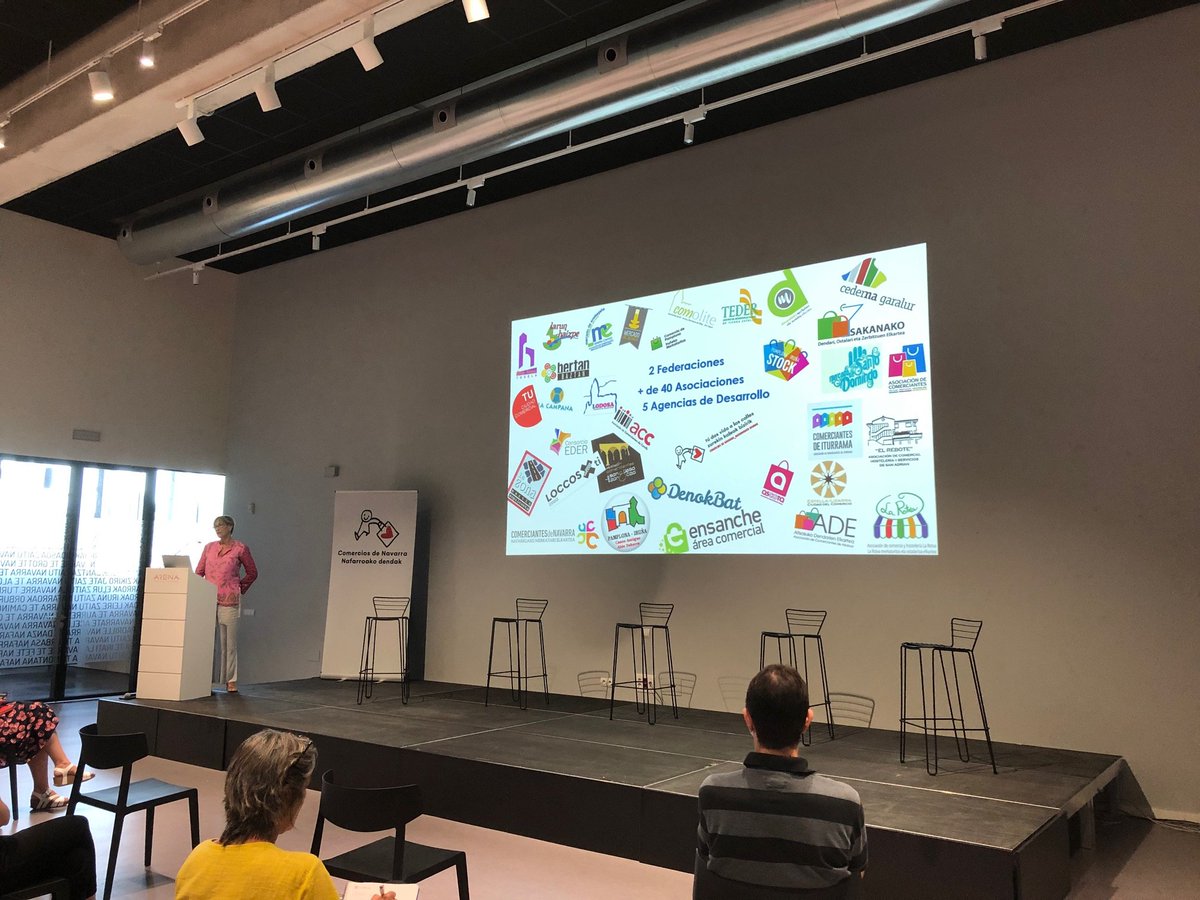 Atana_TIC's tweet image. Cristina García, directora gerente @Atana_TIC presenta el proyecto Análisis y Diagnóstico del Estado de Digitalización en Comercio.

"Con imaginación y con esfuerzo compartido (privado y público), aderezado con tecnología, supondrá la regeneración del sector". @irisdihnavarra