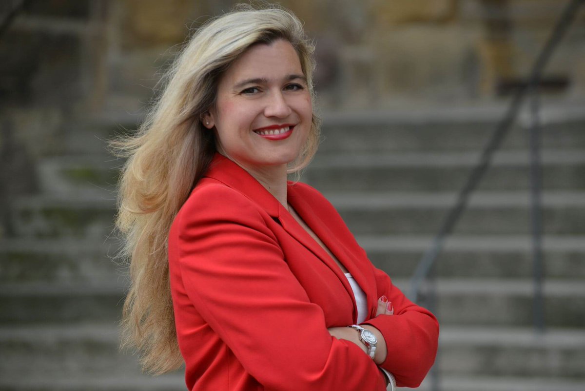 messemuenchen's tweet photo. Staatsministerin @MelanieHuml heute im Live Talk bei Frauen Verbinden. Die Initiative der Messe München vernetzt auch in social distancing-Zeiten Stakeholder aus Politik, Wirtschaft und Wissenschaft. https://t.co/U9CWhTHEEB
#connectingglobalcompetence #messemuenchen https://t.co/8vS6Bycvp0