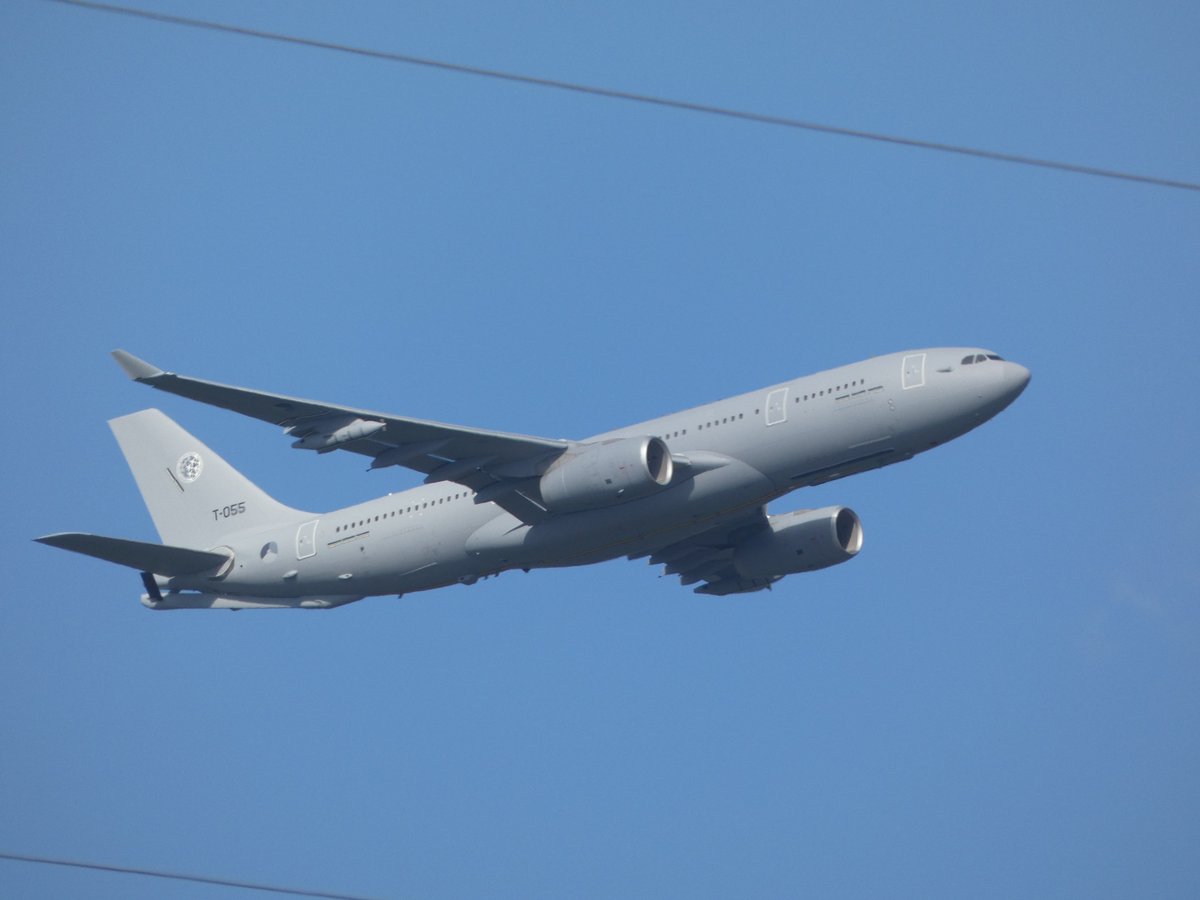 EHEH_Spotter's tweet photo. ๐New Day , ๐ฅณNew Mission :Airbus A330 Multi-Role Tanker โ๏ธ Transport (MRTT) --> Approaches / Touch-and-Go Exercises @ EHEH
#A330 #MRTT T-055 #MMF99
#EHEH #potn #avgeek ๐ท https://t.co/xNJbYAnoKD