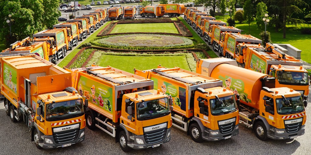 MotusDAF's tweet photo. #Belgrade, in #RepublicofSerbia, is staying clean with 44 city sanitation vehicles from @DAFTrucksNV ๐
Read more โก๏ธ https://t.co/1Y2ujZorcO
#DAF #DAFtrucks #truckphoto #truckphotography #DAFLF #DAFCF #refuse #waste #wastecollection #binlorries #binlorry #trucks #trucktuesday https://t.co/o1GvzbZbyv