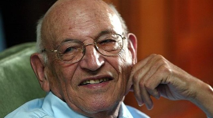 SEEC_nacional's tweet photo. Lamentamos profundamente comunicar el fallecimiento del profesor D. Francisco Rodríguez Adrados, uno de los pilares de la Filología Clásica Española, que fue presidente de  @SEEC_nacional. https://t.co/mGSis3aXsQ