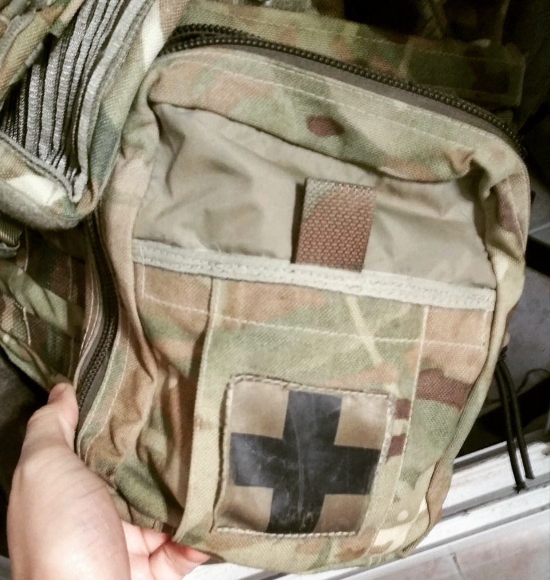 ddpmwarrior's tweet photo. Siempre hay que tener muy presente la importancia de los sanitarios...es muy hipócrita aplaudir y luego señalar con el dedo al personal que vela por nuestra salud #ddpmwarrior #mtpcamo #airsoftgear #ifak #milsim #arma3 #armaIII #airsoft #sanitariosespaña #reenactment #reenactor https://t.co/sOedTEHa2s