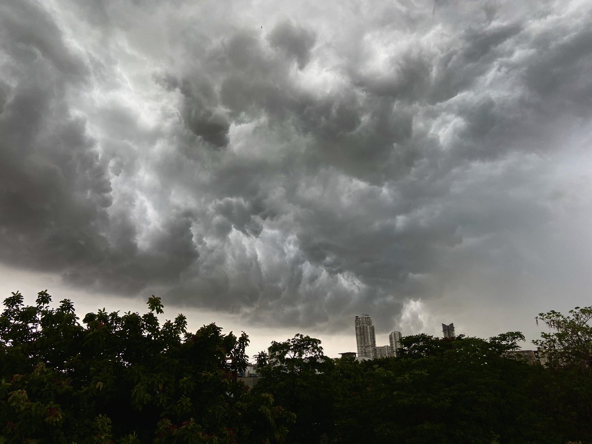 rneelmani's tweet photo. Now that’s some formation of #clouds #gurugram #gugaon https://t.co/0RSgAoC93R