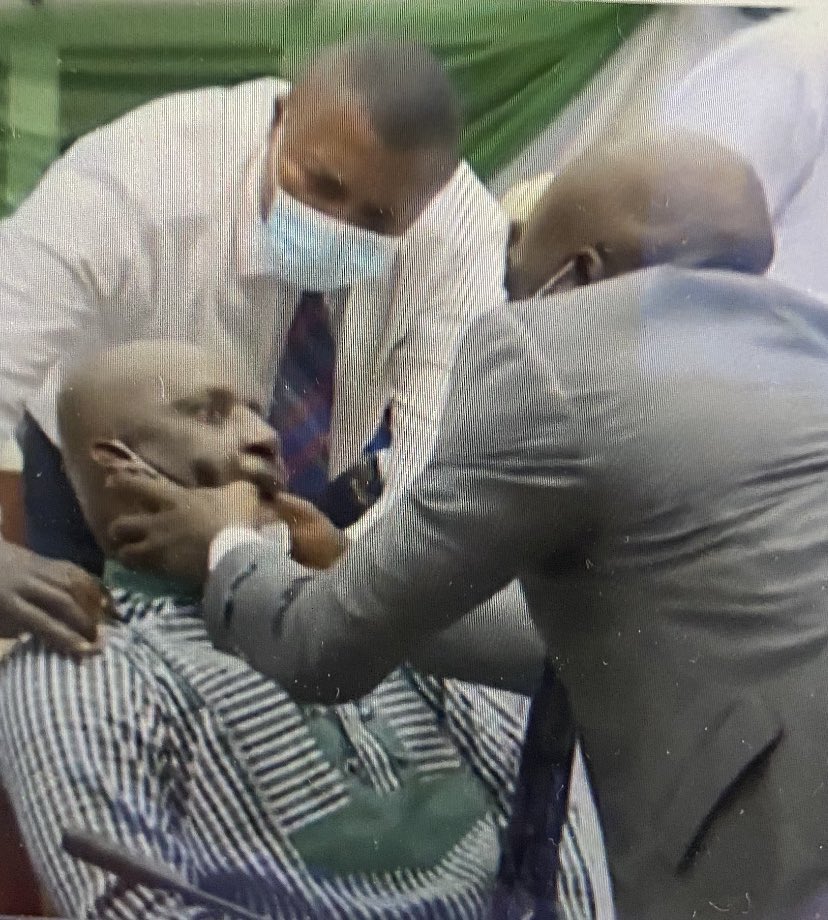 Alex_Houseof308's tweet photo. “Pastor this man has not talked in 10 years”

“10 what...?”

“10 years, Pastor”

“Bragadosh! Bring him here, he will talk today. Young man, I’m speaking directly to your tongue &amp; vocal cords, loose!!!!” https://t.co/j2BK6jRktx