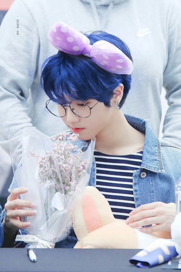 — han jisung’s blue hair; a needed thread  #StrayKids    #skz