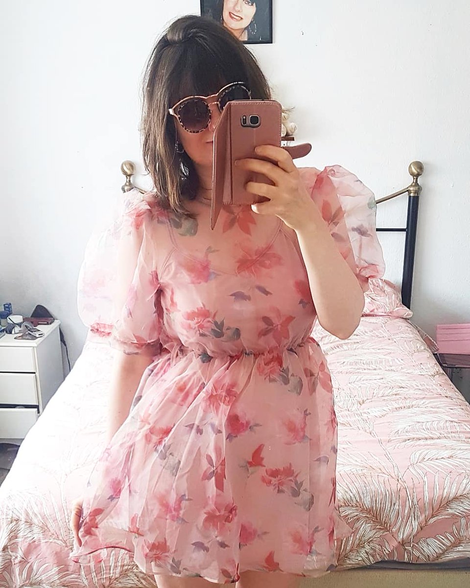 Janelesley13's tweet photo. @NastyGal #fashionblogger #instagood #instadaily #OOTD @FbloggersUK @BloggingBabesRT @FemaleBloggerRT @sotonbloggers @Influencer_RT #tuesdayvibes #TuesdayThoughts #TuesdayMotivation #photoshoot #Fashionista #Inspire #floral #cute @fashbeautylife @theclique_uk #theclqrt #blogger https://t.co/1F92lzEBoW