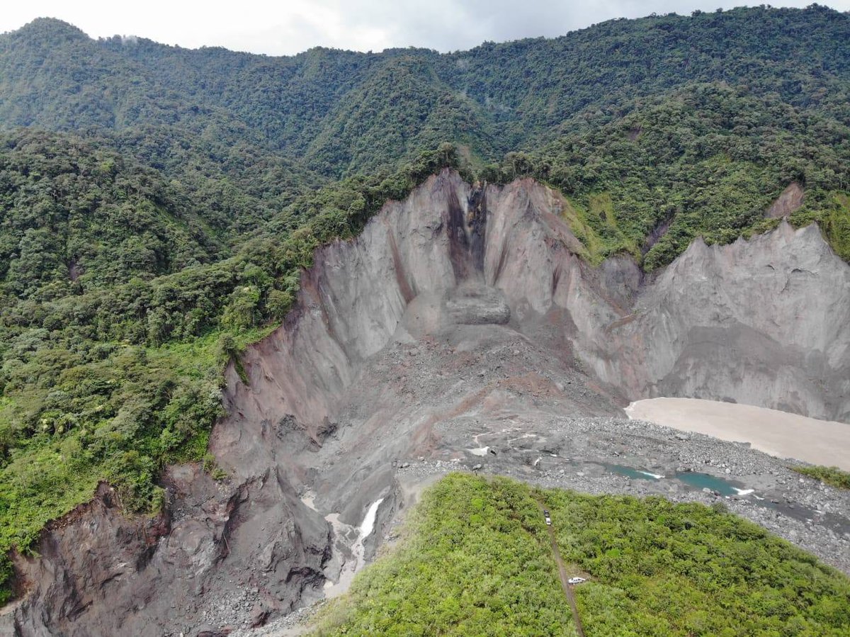 davepetley's tweet image. On 18 July 2020 a #landslide occurred on the Rio Coca in #Ecuador, blocking the river. Both the initial failure and the breach of the landslide dam were captured on video:- blogs.agu.org/landslideblog/…