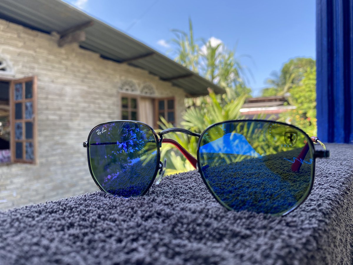 athirahbazilah's tweet photo. Lawa kan Rayban Hexagonal Biru ni?Khas utk di hadiahkan kepada husband seorang customer tercinta😎. Dah check tracking tadi dah sampai ke Melaka ya!
#sayajualrayban #raybanhexagonal #jombelirayban #raybanmurah
@KuantanTV https://t.co/PLGgQECa46