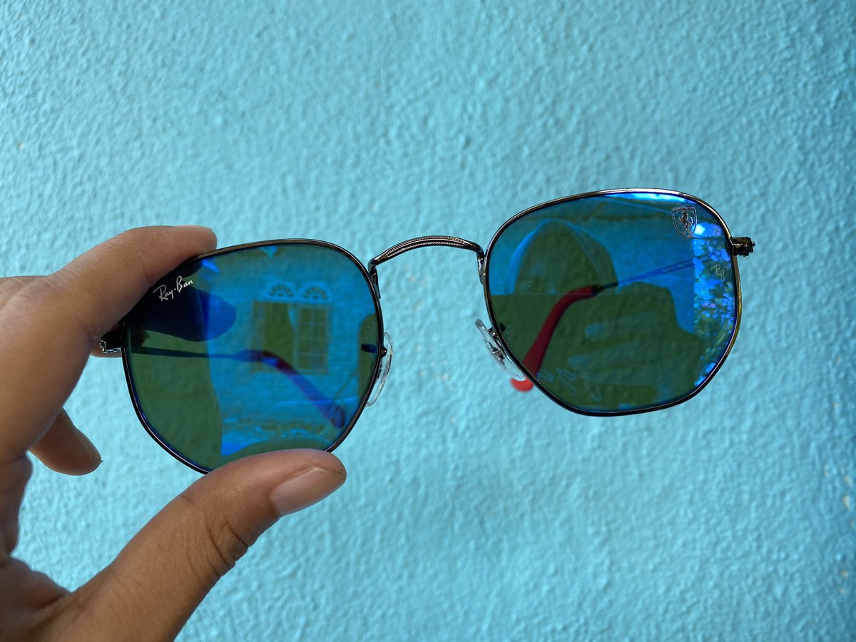 athirahbazilah's tweet photo. Lawa kan Rayban Hexagonal Biru ni?Khas utk di hadiahkan kepada husband seorang customer tercinta😎. Dah check tracking tadi dah sampai ke Melaka ya!
#sayajualrayban #raybanhexagonal #jombelirayban #raybanmurah
@KuantanTV https://t.co/PLGgQECa46