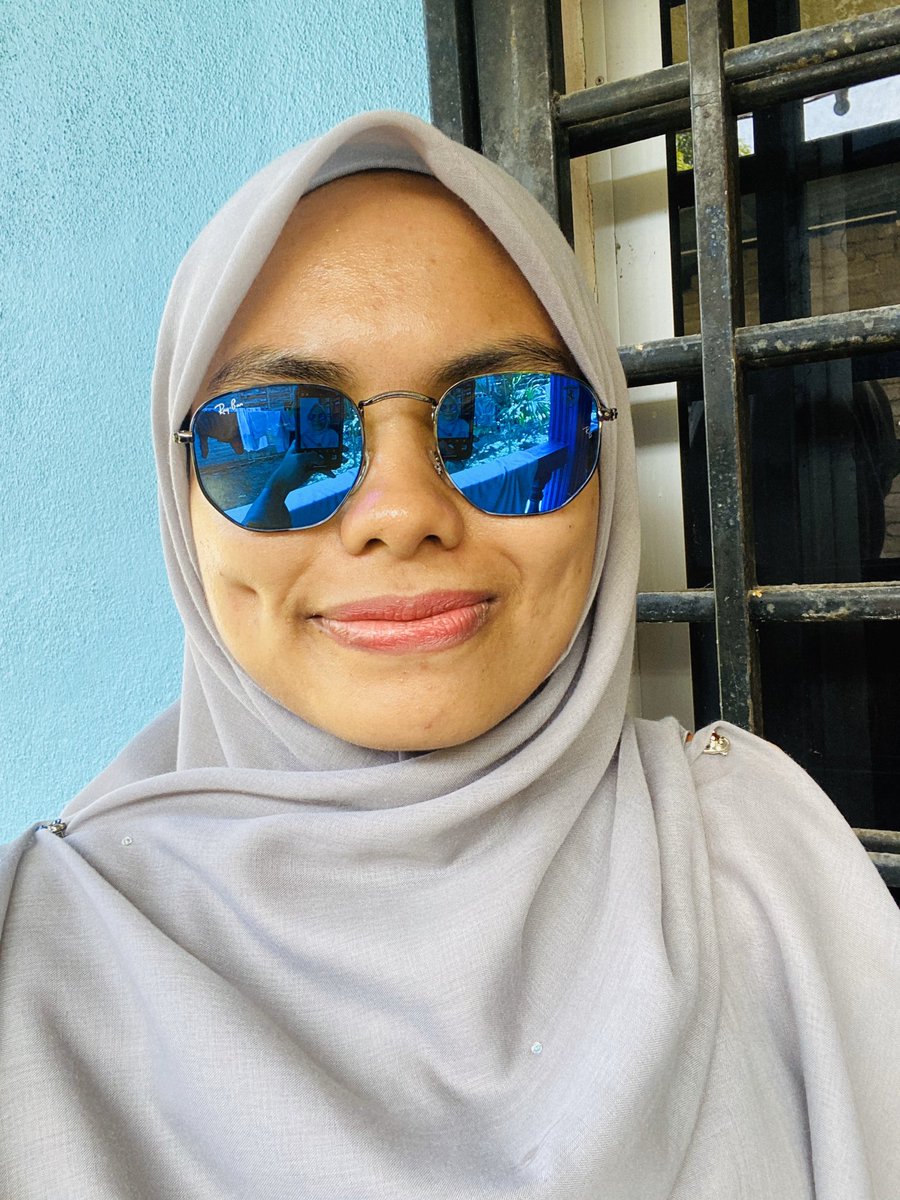 athirahbazilah's tweet photo. Lawa kan Rayban Hexagonal Biru ni?Khas utk di hadiahkan kepada husband seorang customer tercinta😎. Dah check tracking tadi dah sampai ke Melaka ya!
#sayajualrayban #raybanhexagonal #jombelirayban #raybanmurah
@KuantanTV https://t.co/PLGgQECa46