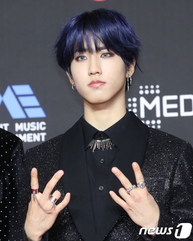 — han jisung’s blue hair; a needed thread  #StrayKids    #skz