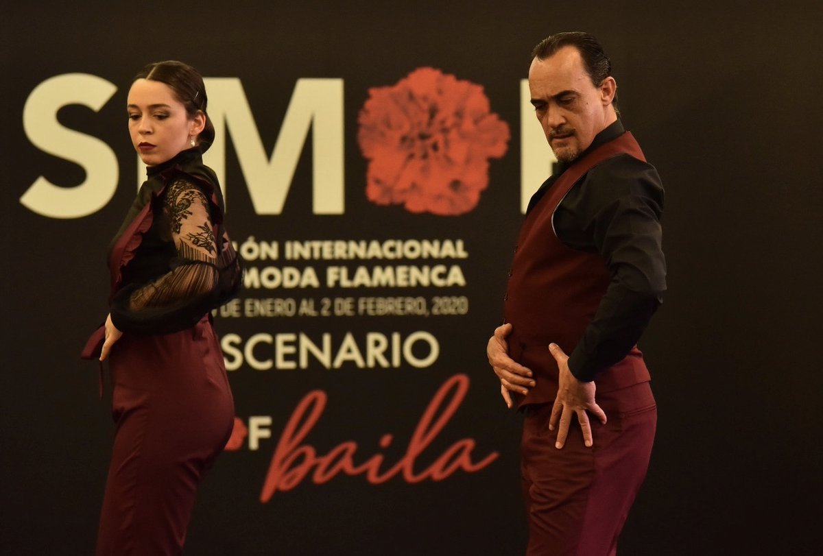 simofsevilla's tweet photo. 💃 ¡Mucho arte y mucho baile para que no nos duela nada!
❤ ¿A quién no le gustaría poder disfrutar ahora de un gran espectáculo de #SIMOFBAILA?
📣 Cada vez es más corta la espera.
#ModaFlamenca #SiempreSIMOF #ApoyaLaModaFlamenca https://t.co/6UduAzXDa0