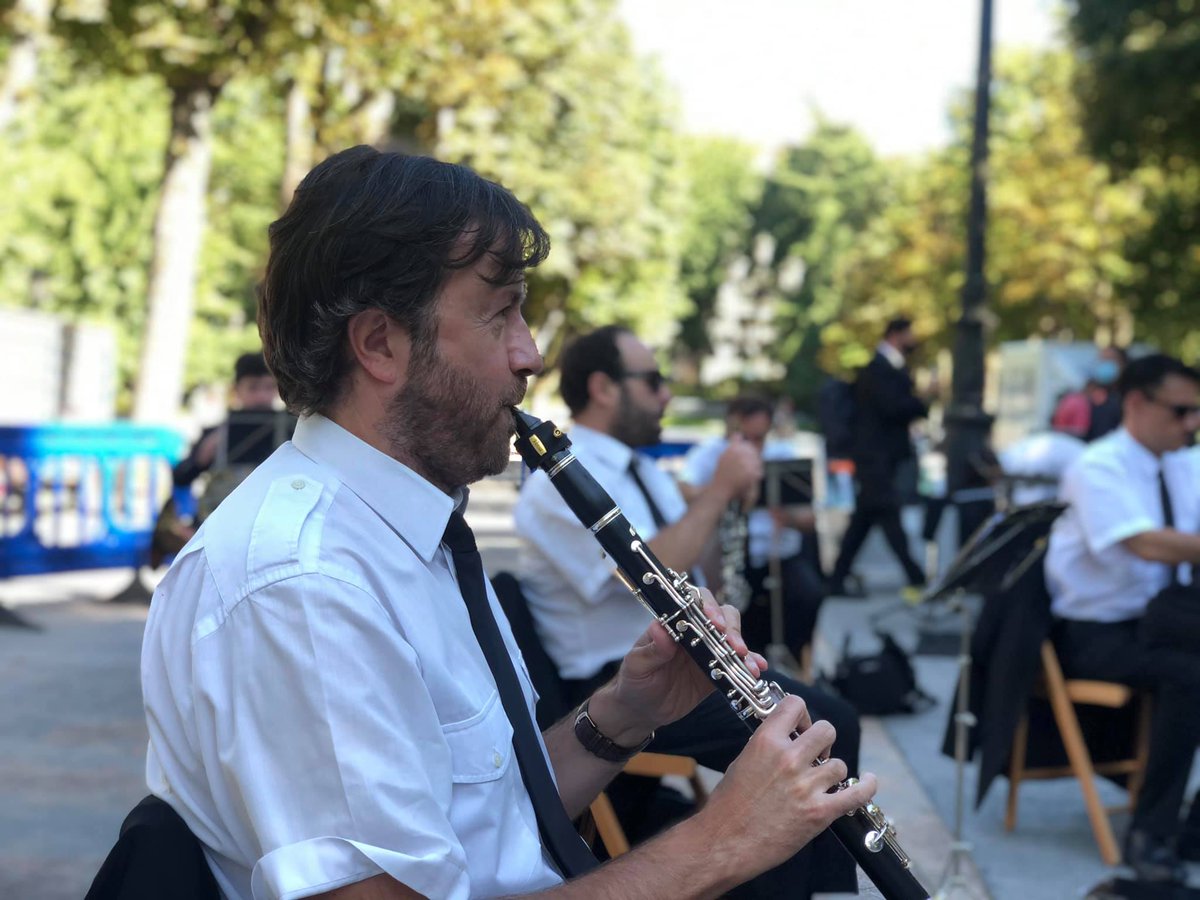 culturaoviedo's tweet photo. A las 19:00 horas, disfruta con la Banda de Música Ciudad de Oviedo. La cita se celebra en esta ocasión en la Plaza del Conceyin #NosVemosEnLaCalle #vivelabanda https://t.co/pFAxy1p0hl