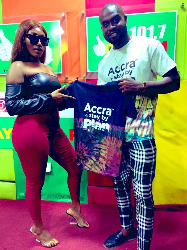 KwamePizii1's tweet photo. GIVEAWAY ALERT 🚨🚨🚨
We are giving away 1 of our #UTAMA #AccraStayByPlan TSHIRTS
To enter:
1. FOLLOW me and @utamaafrica
2. Like and RETWEET
3.Tag 2 friends.
4. This lasts for only 48 hours
#StylePride #Utamaafrica #Giveaway #UTAMA https://t.co/9GQljSzVkM