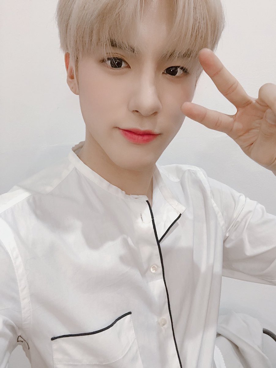 WE_THE_BOYZ's tweet photo. [에릭] 브이브이브이더비사랑해브이브이브이브이이ㅣ브니이ㅣ🤍✌️ https://t.co/OSPrqYbBcj