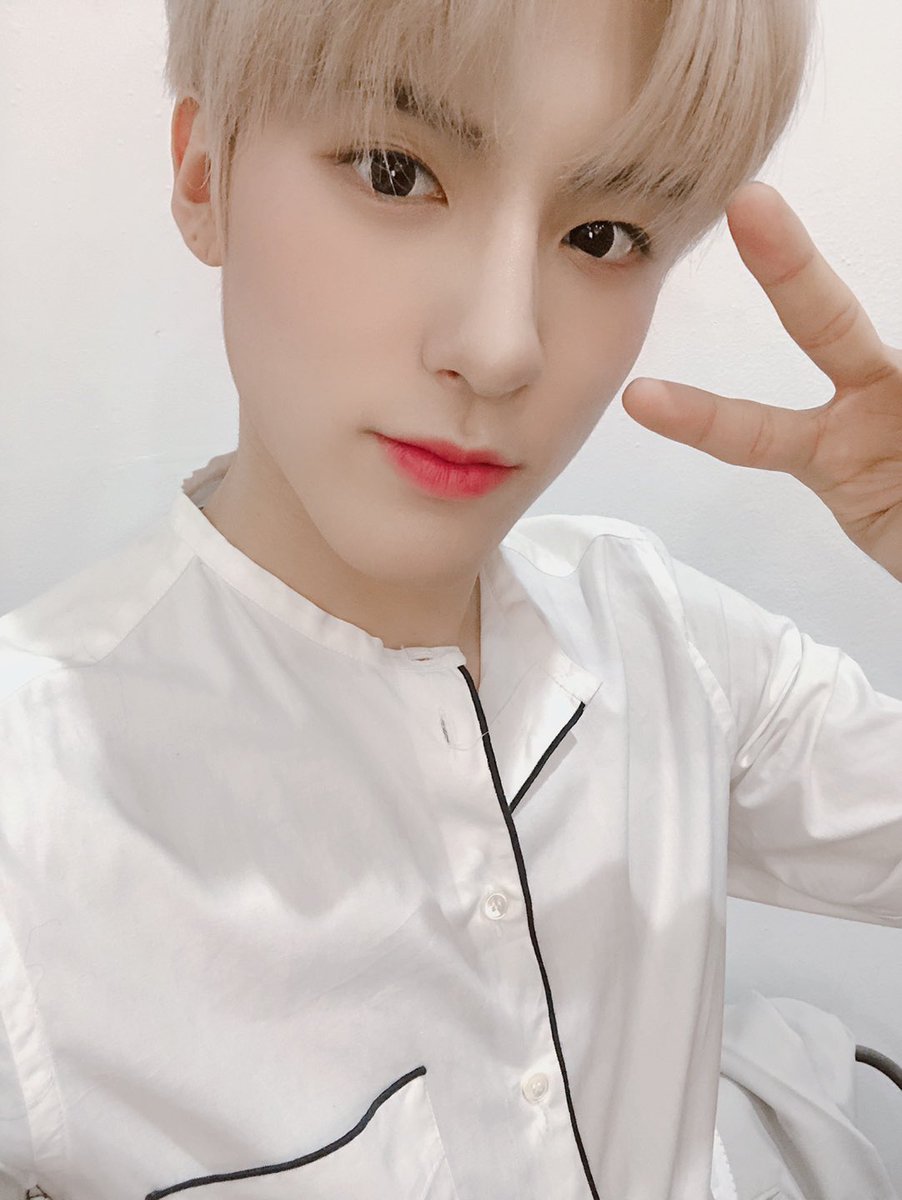 WE_THE_BOYZ's tweet photo. [에릭] 브이브이브이더비사랑해브이브이브이브이이ㅣ브니이ㅣ🤍✌️ https://t.co/OSPrqYbBcj