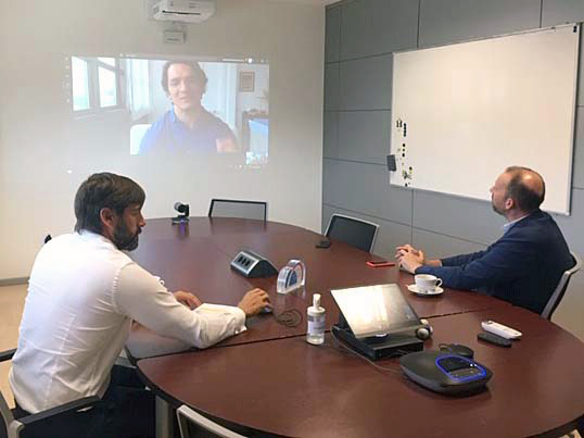 Reganosa's tweet photo. 🗞️ @elcorreogallego: Estudiantes se convierten por un día en directivos gracias a la iniciativa #Dx1D de @AEDtweets.
▶️ https://t.co/liLhFfyrYh https://t.co/iWXLBDp5Fb
