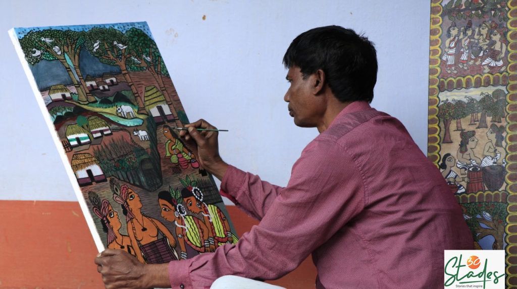 30stades's tweet photo. Traditionally, #Paitkars painted on scroll of leaf or clothes using natural dyes made from fruits, barks, flowers & soil. Here’s how the dying art was revived in Jharkhand's #Amadubi:
https://t.co/hxkdGzsUpn
#Jharkhand #LostArt #painting #triballivesmatter #artwork #Dance https://t.co/sXB3NhTJ2g