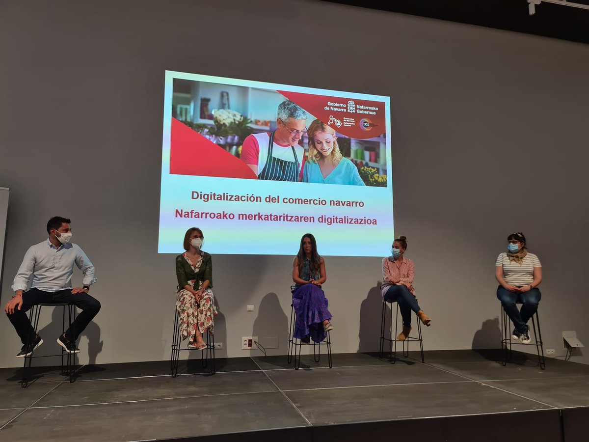 Atana_TIC's tweet image. Laura Lacunza de Sweet Lolita, tienda de ropa en Tafalla, en la mesa redonda "Lo han conseguido y en movimiento", cuenta cómo los directos realizados desde su casa durante el confinamiento han logrado aumentar sus ventas.
@irisdihnavarra @Pamplonaactual @gob_na