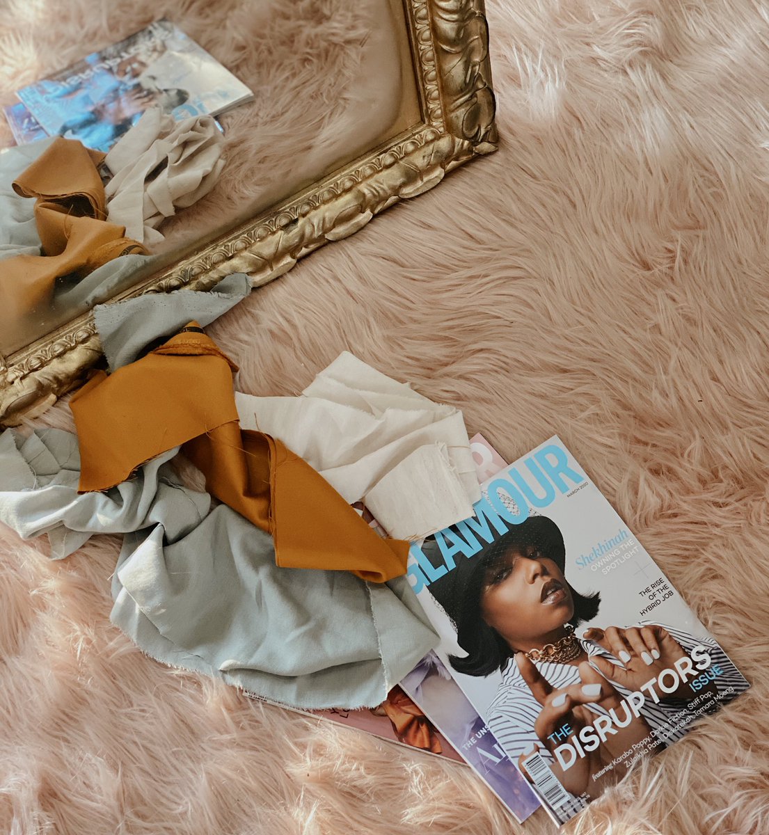 rebasadicreates's tweet photo. Let your brand mirror your vision. We have 9 slots open for content creation in August and to celebrate women’s month, we’re offering content creation for R500/hour. Get in touch via DM to book your session #ReBasadiCreates. https://t.co/SHbTo6LZIW